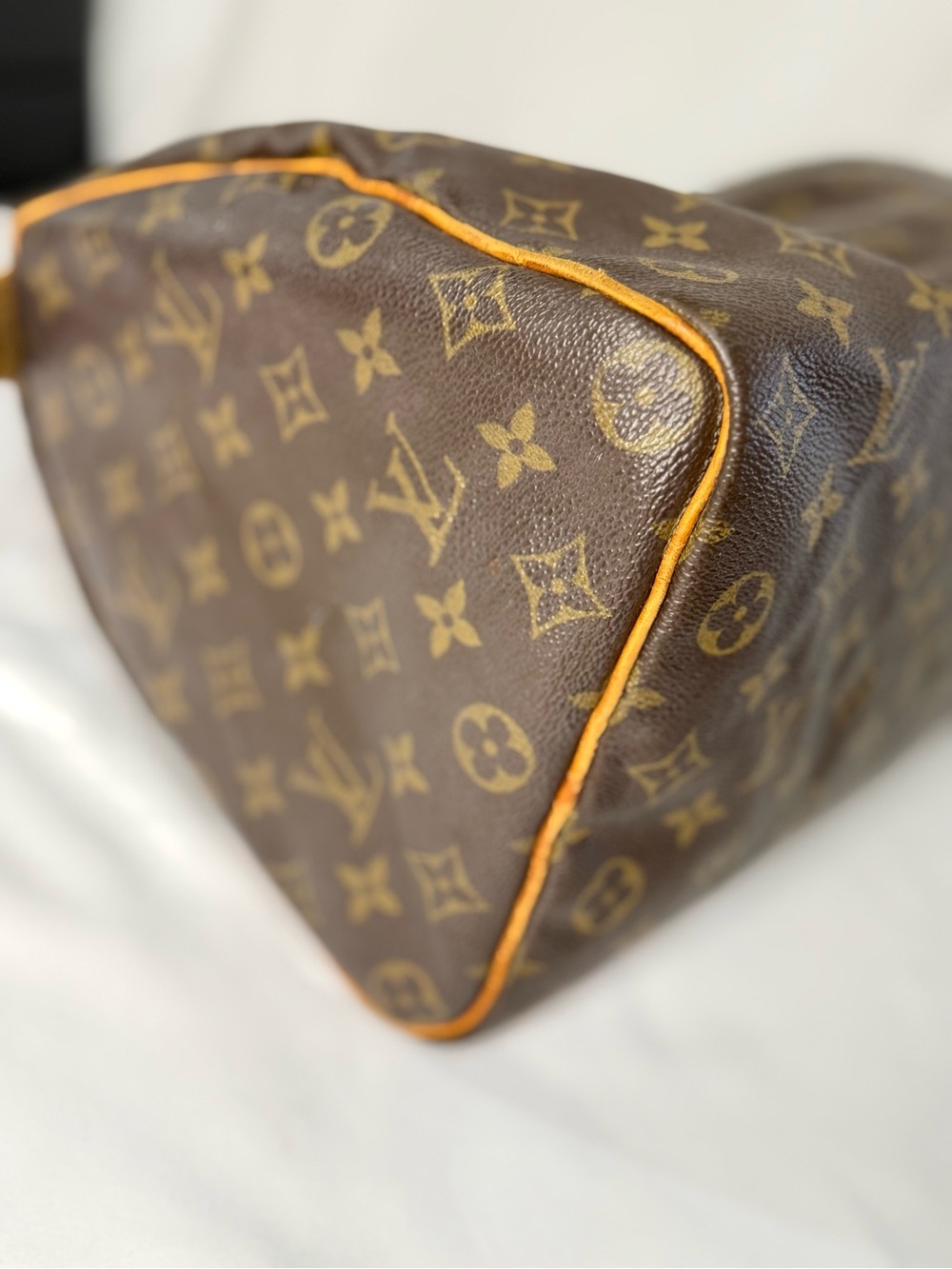 Louis Vuitton Monogram Canvas Speedy 35 - Picture 12 of 15